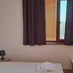 отличен двустаен *